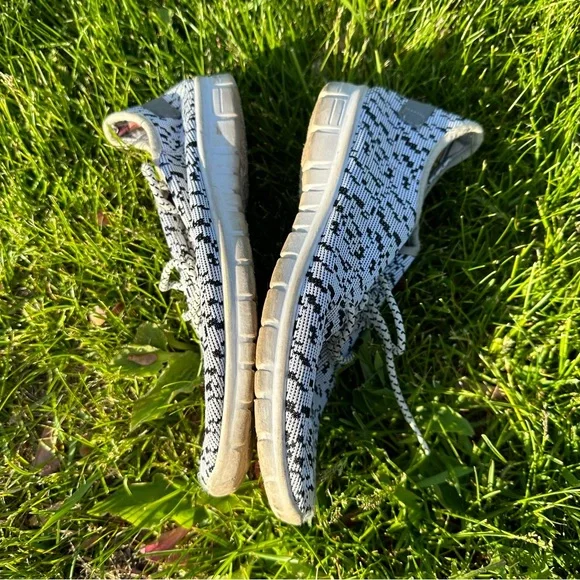 Black & White Shoes - Picture 5 of 6